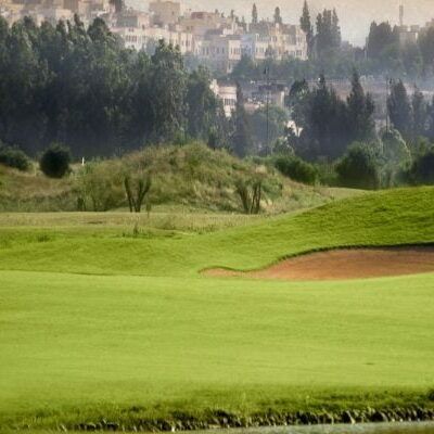 In the heart of Fes, the Oued Fes Golf is a green oasis, designed to respect the environment in which it is installed. The course is characterized by fairways winding between the woods and along the wadi, where lagoons and water features. Design by Jonathan Gaunt.